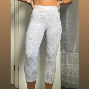 COPY - HIGH RISE CROPPED LULU LEMON LEGGINGS